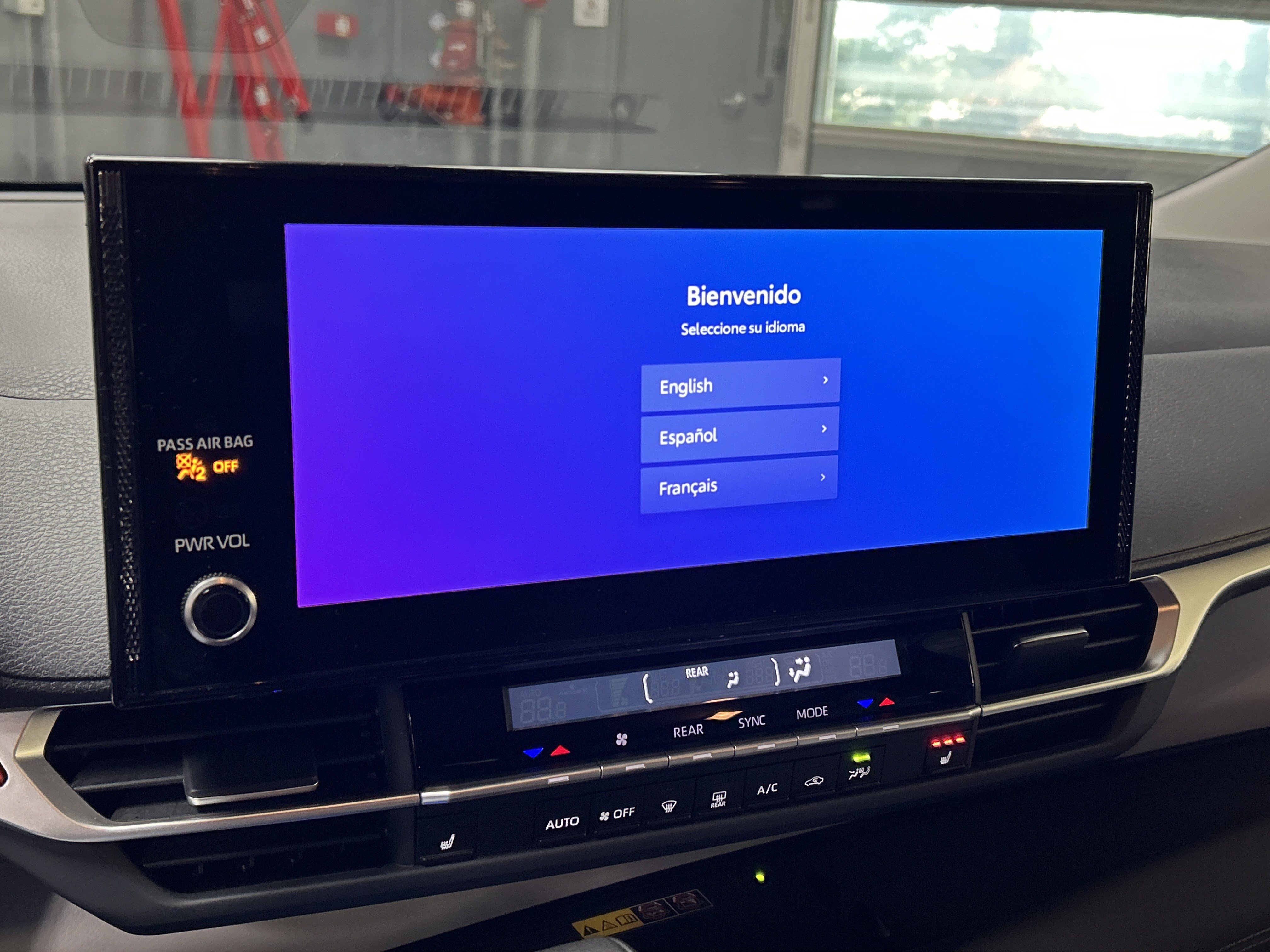 Certified 2025 Toyota Sienna XLE FWD image 23