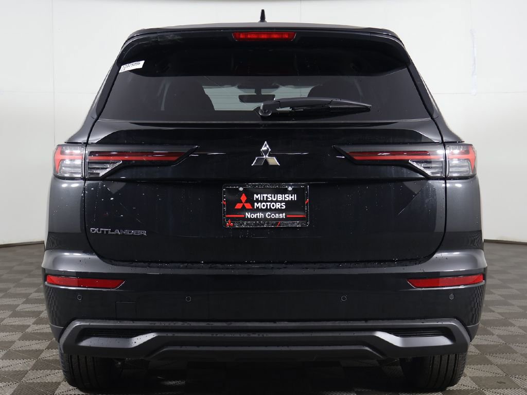 New 2026 Mitsubishi Outlander ES FWD image 11