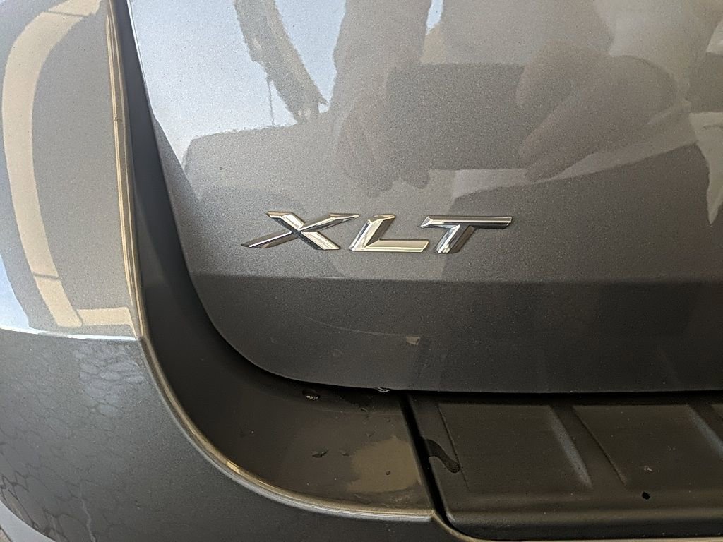 Used 2022 Ford Explorer XLT w/ Equipment Group 202A image 8