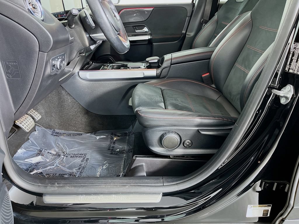 Used 2022 Mercedes-Benz GLB 250 w/ AMG Line image 27