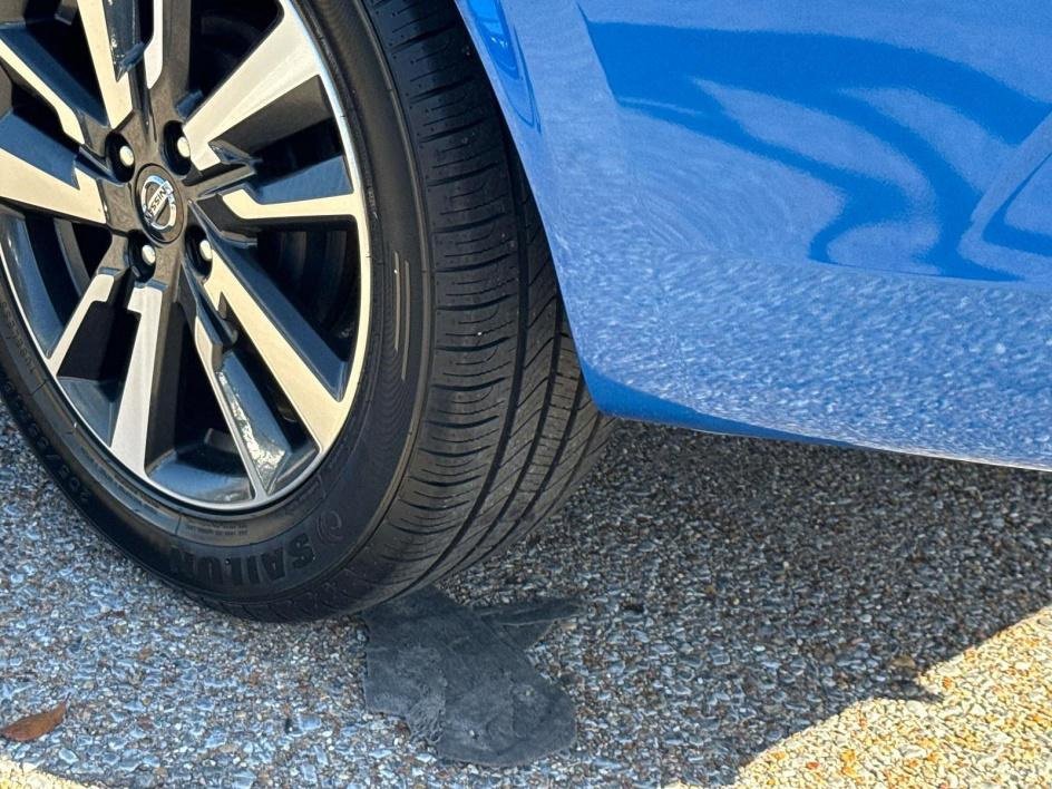 Used 2021 Nissan Versa SV image 5