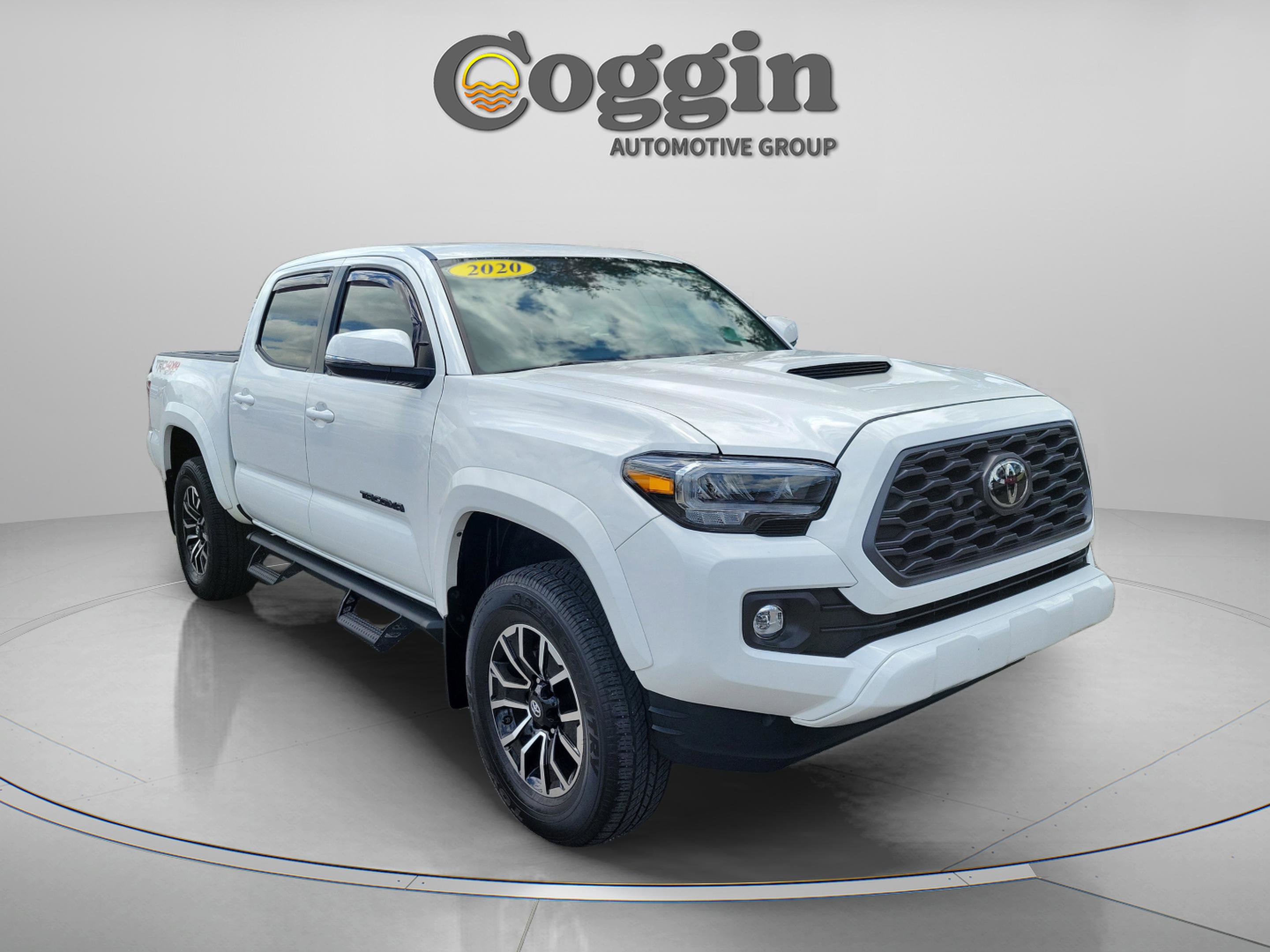 Used 2020 Toyota Tacoma TRD Sport w/ TRD Premium Sport Package AWD/4WD image 4