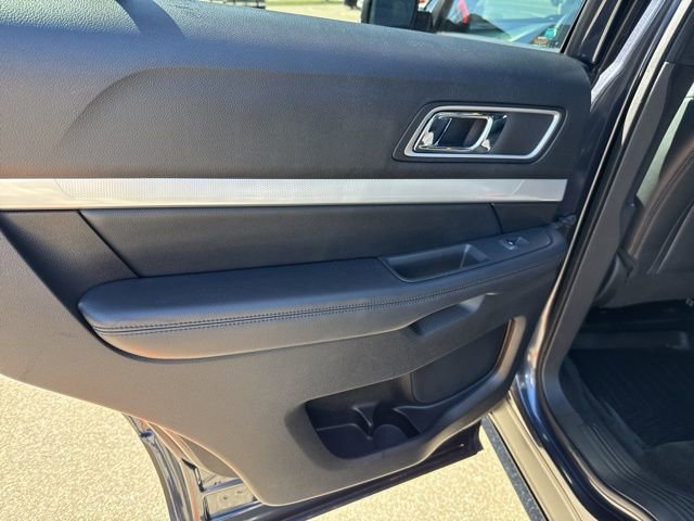 Used 2017 Ford Explorer XLT w/ Equipment Group 202A image 13