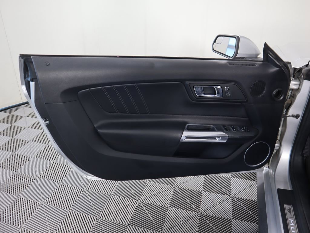 Used 2016 Ford Mustang Premium image 32