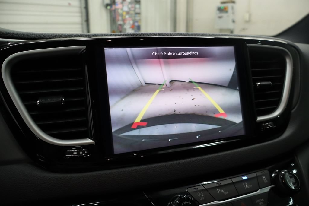 Used 2025 Chrysler Pacifica Select FWD image 22