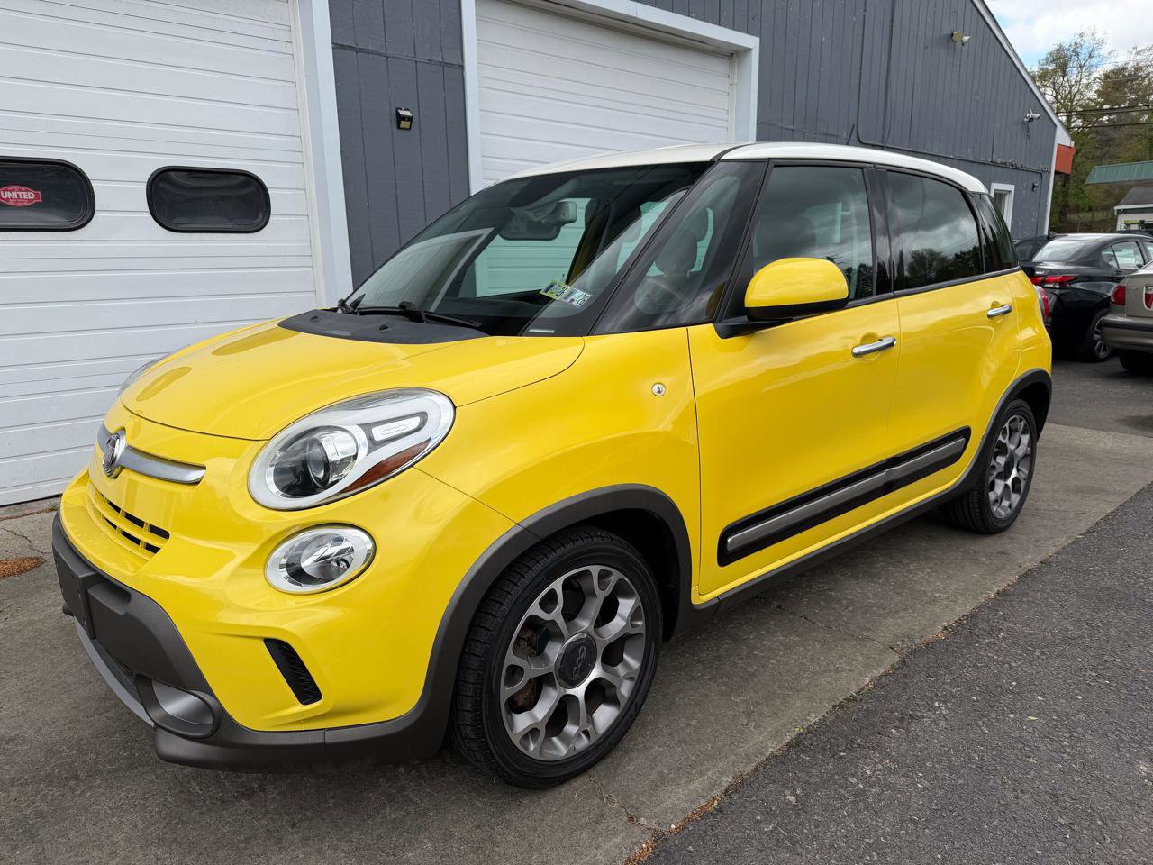 Used 2014 FIAT 500L Trekking w/ Popular Equipment Group FWD image 1