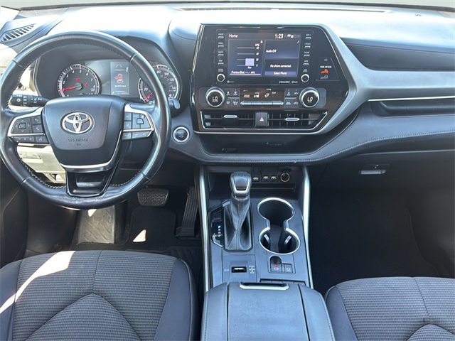 Used 2020 Toyota Highlander LE image 18