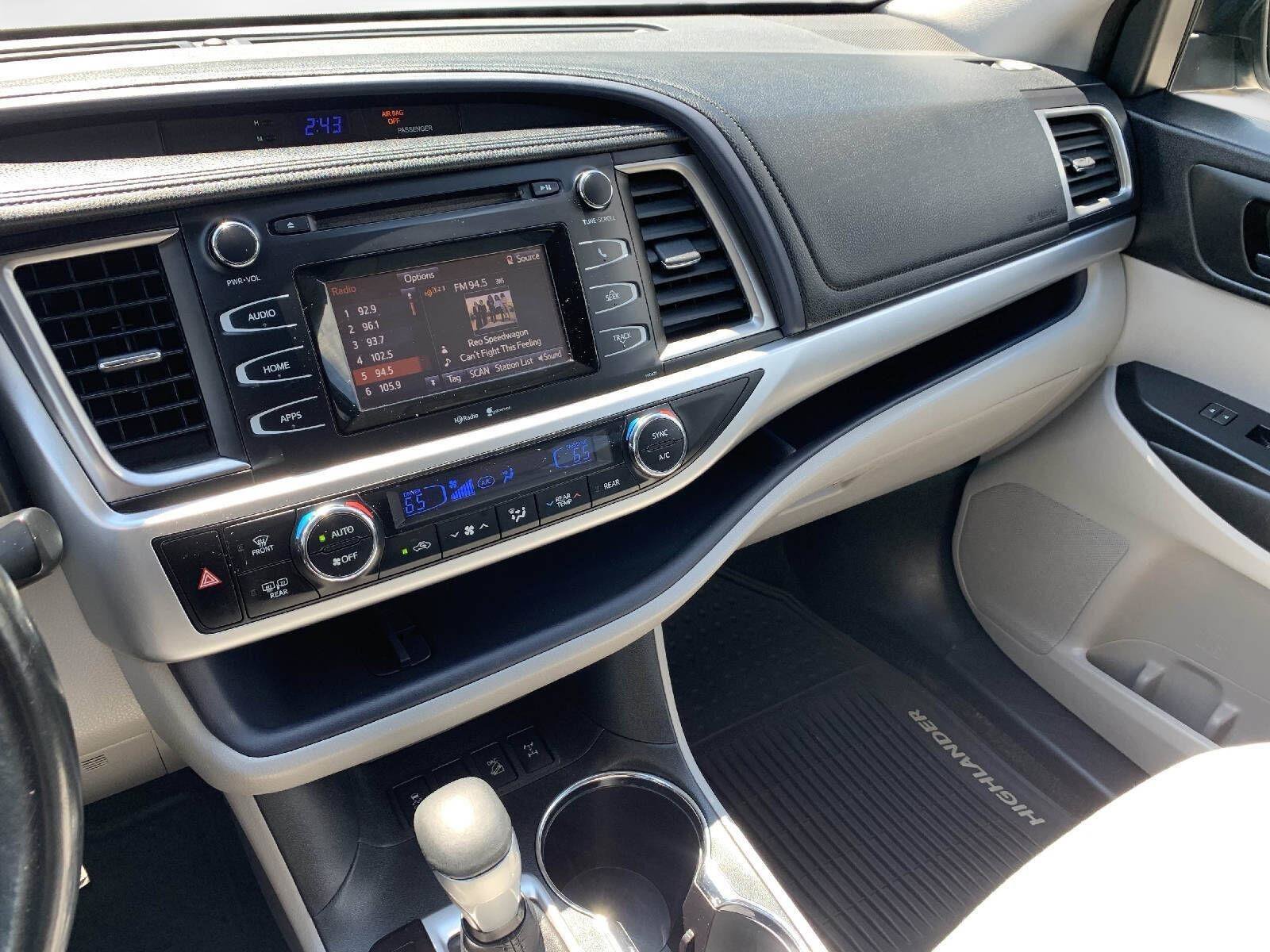 Used 2015 Toyota Highlander Plus AWD/4WD image 18