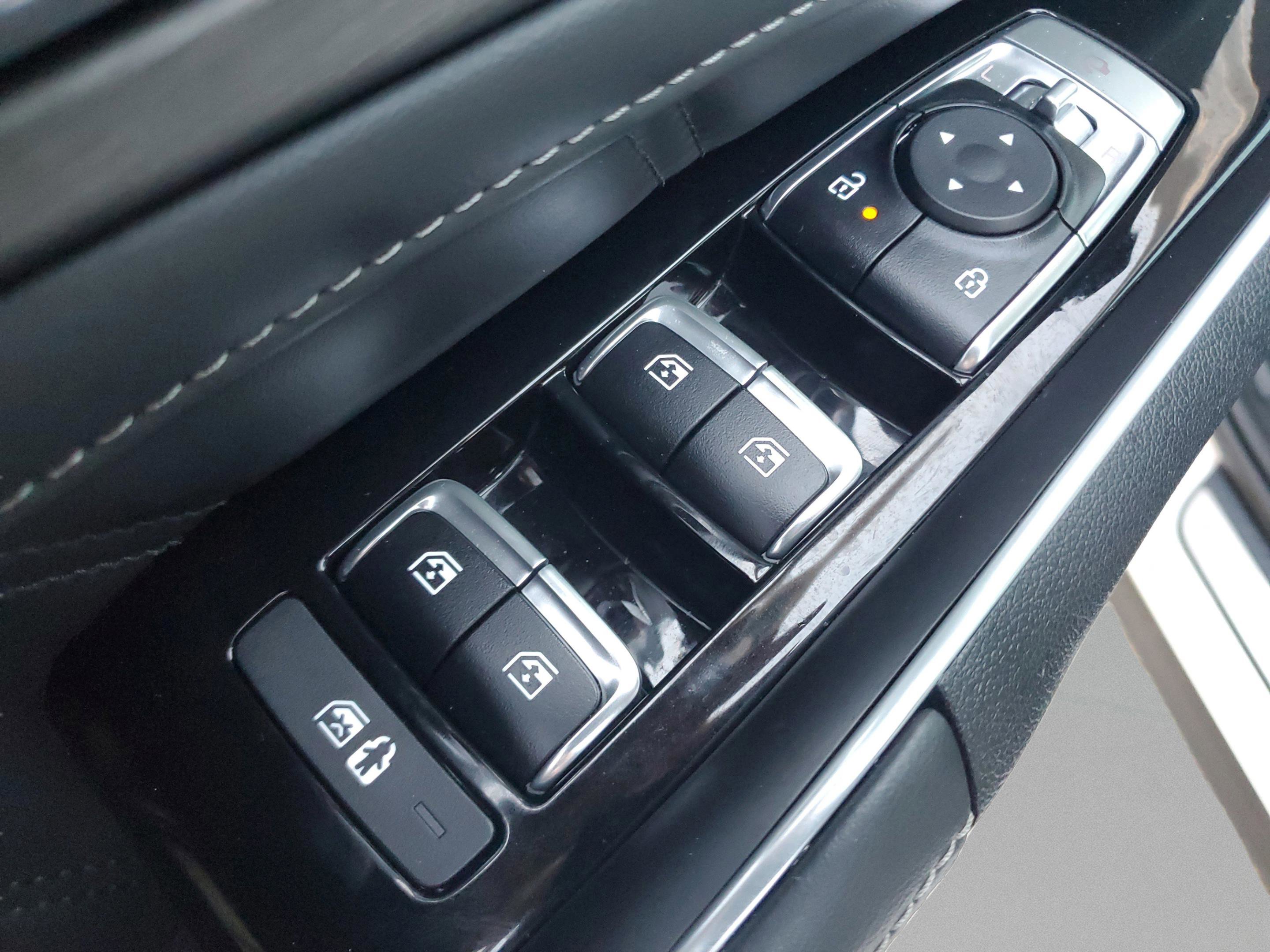 Certified 2025 Kia Sorento SX AWD/4WD image 14