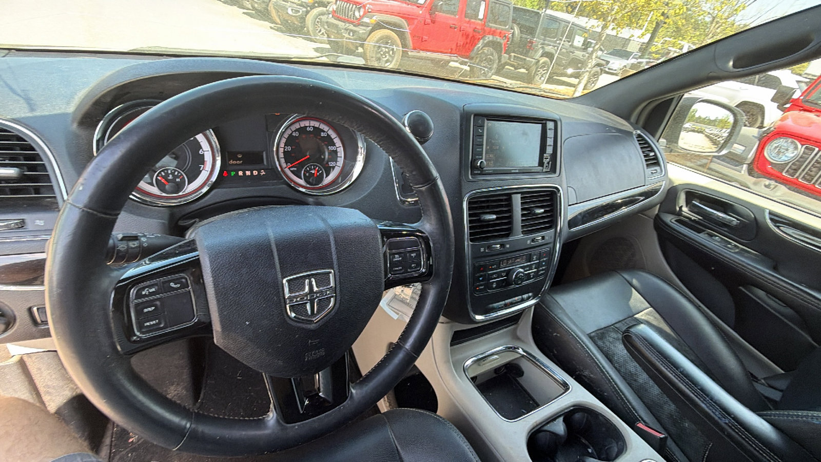 Used 2016 Dodge Grand Caravan SXT image 23