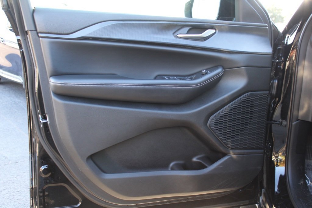 Used 2023 Jeep Grand Cherokee Altitude image 16