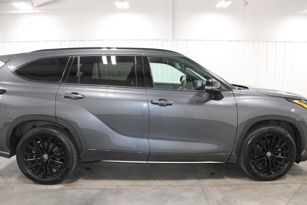 Used 2025 Toyota Highlander XSE image 11