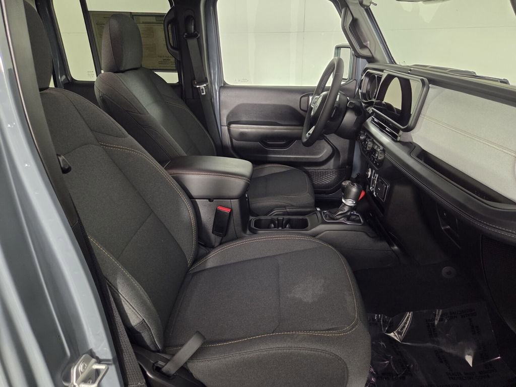 Used 2025 Jeep Wrangler Sahara w/ Safety Group image 32