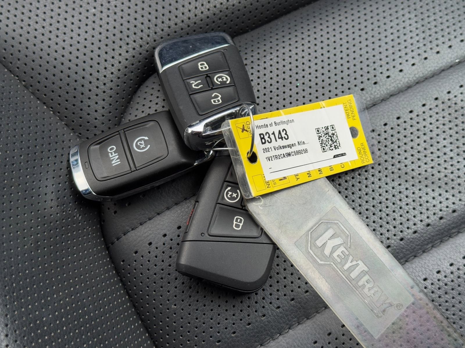 Used 2021 Volkswagen Atlas SEL Premium w/ MDO Package (Bench Seat) image 12