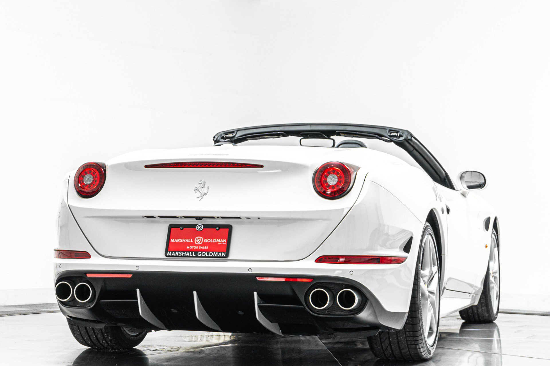 Used 2016 Ferrari California T RWD image 9