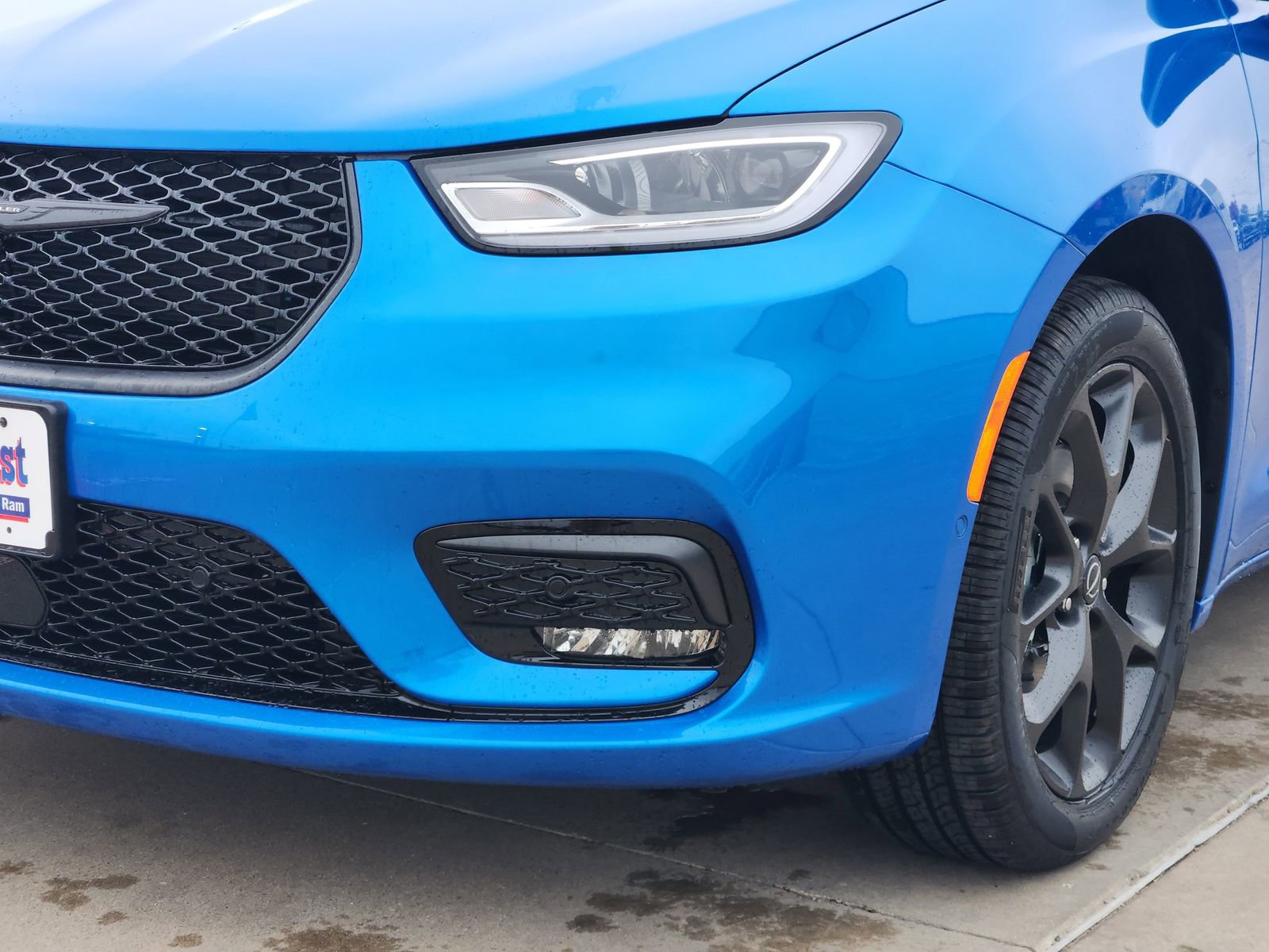 New 2026 Chrysler Pacifica Select image 9