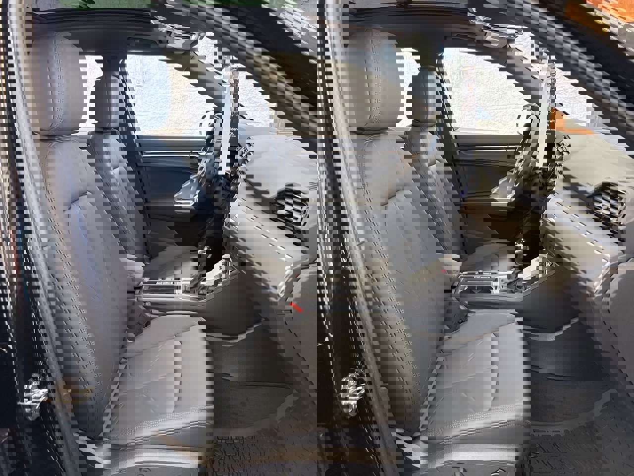 New 2025 Audi Q3 2.0T Premium image 53