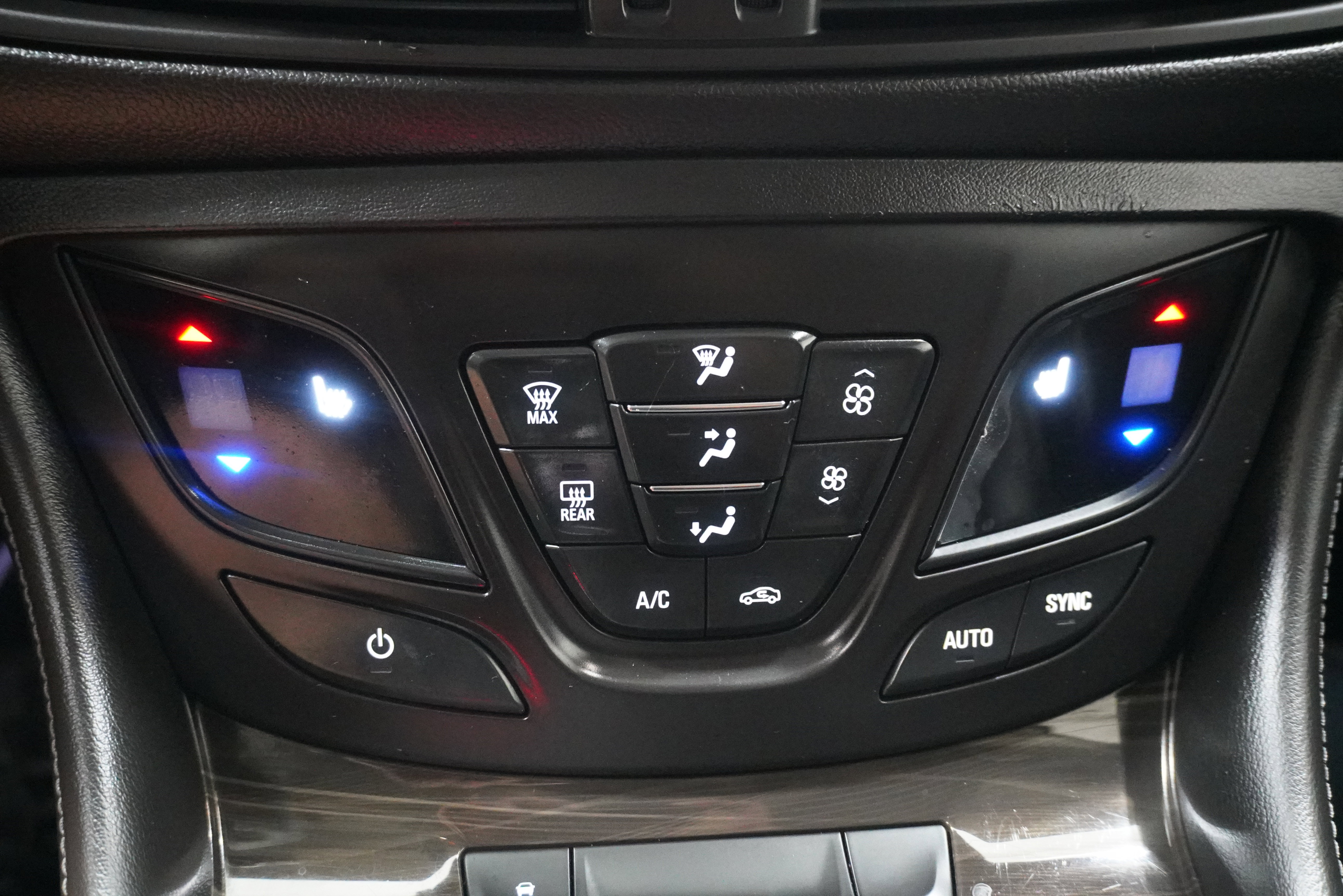Used 2020 Buick Envision Essence image 21