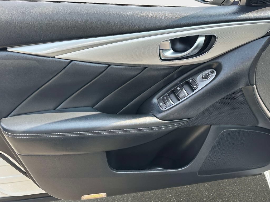 Used 2019 INFINITI Q50 Luxe w/ Essential Package (3.0T Luxe) AWD/4WD image 15