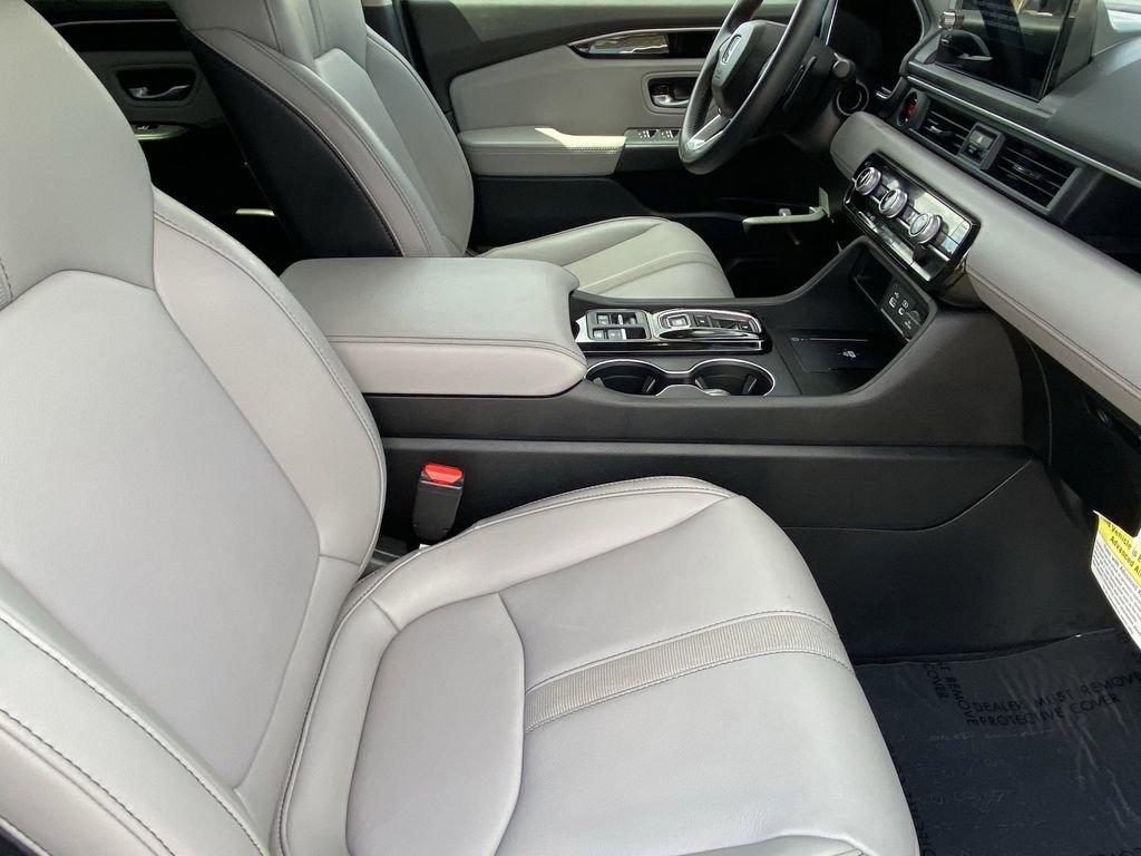 Used 2025 Honda Pilot EX-L image 16