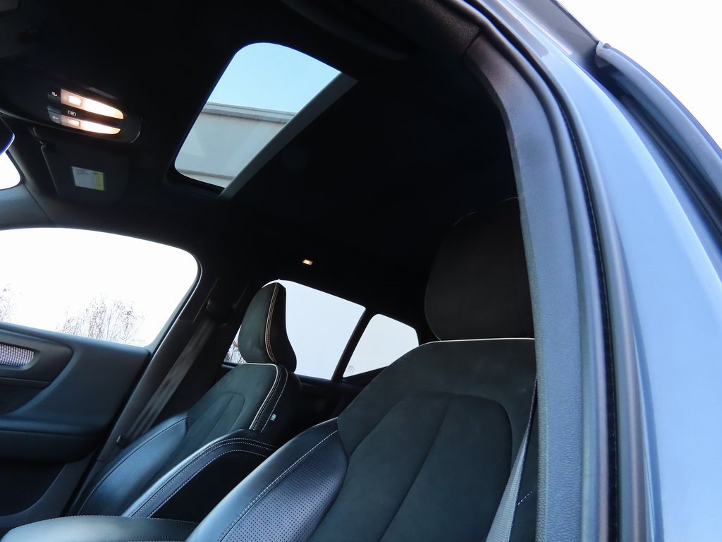 Used 2021 Volvo XC40 P8 Recharge image 37