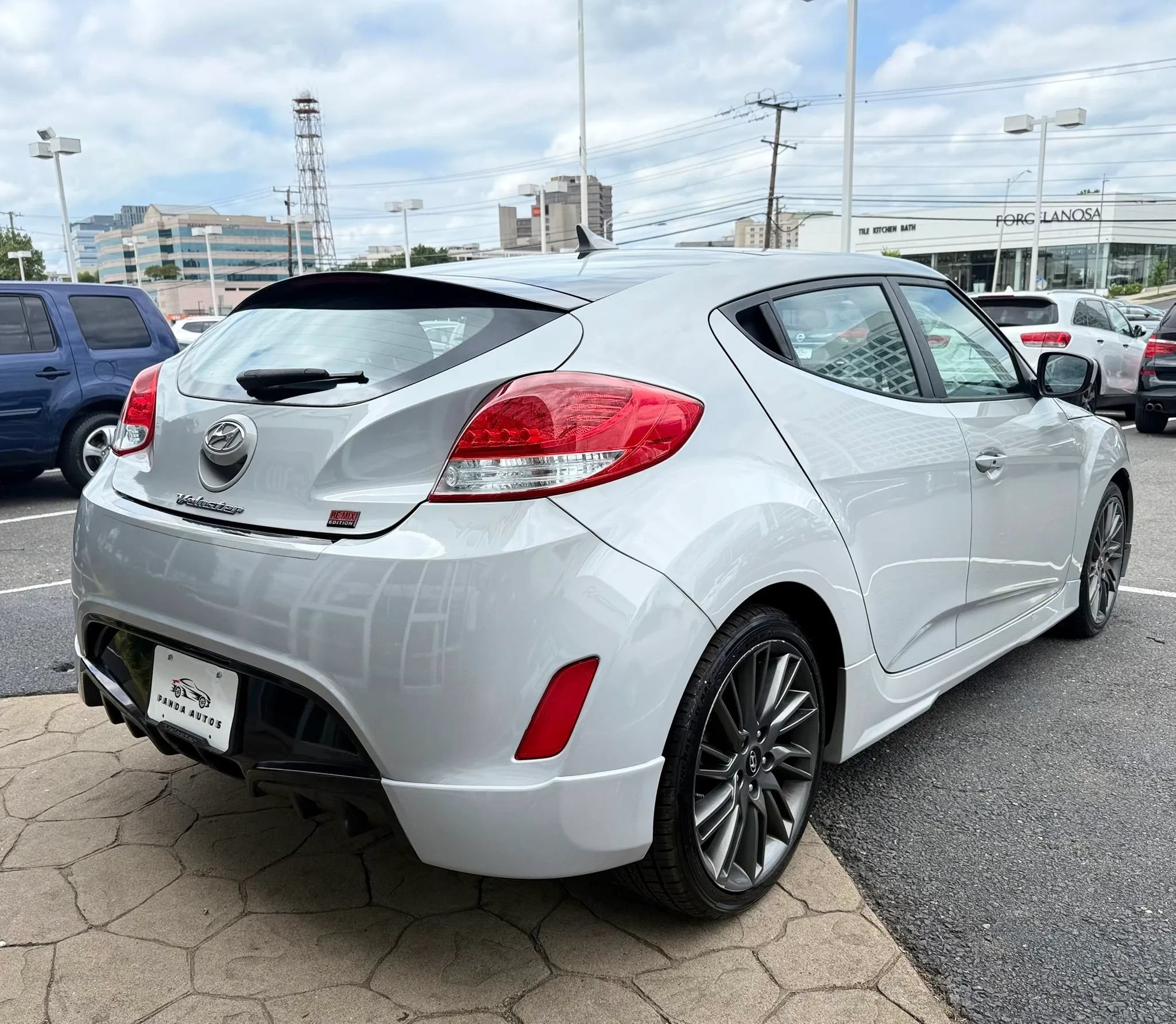Used 2013 Hyundai Veloster RE:MIX Edition FWD image 7