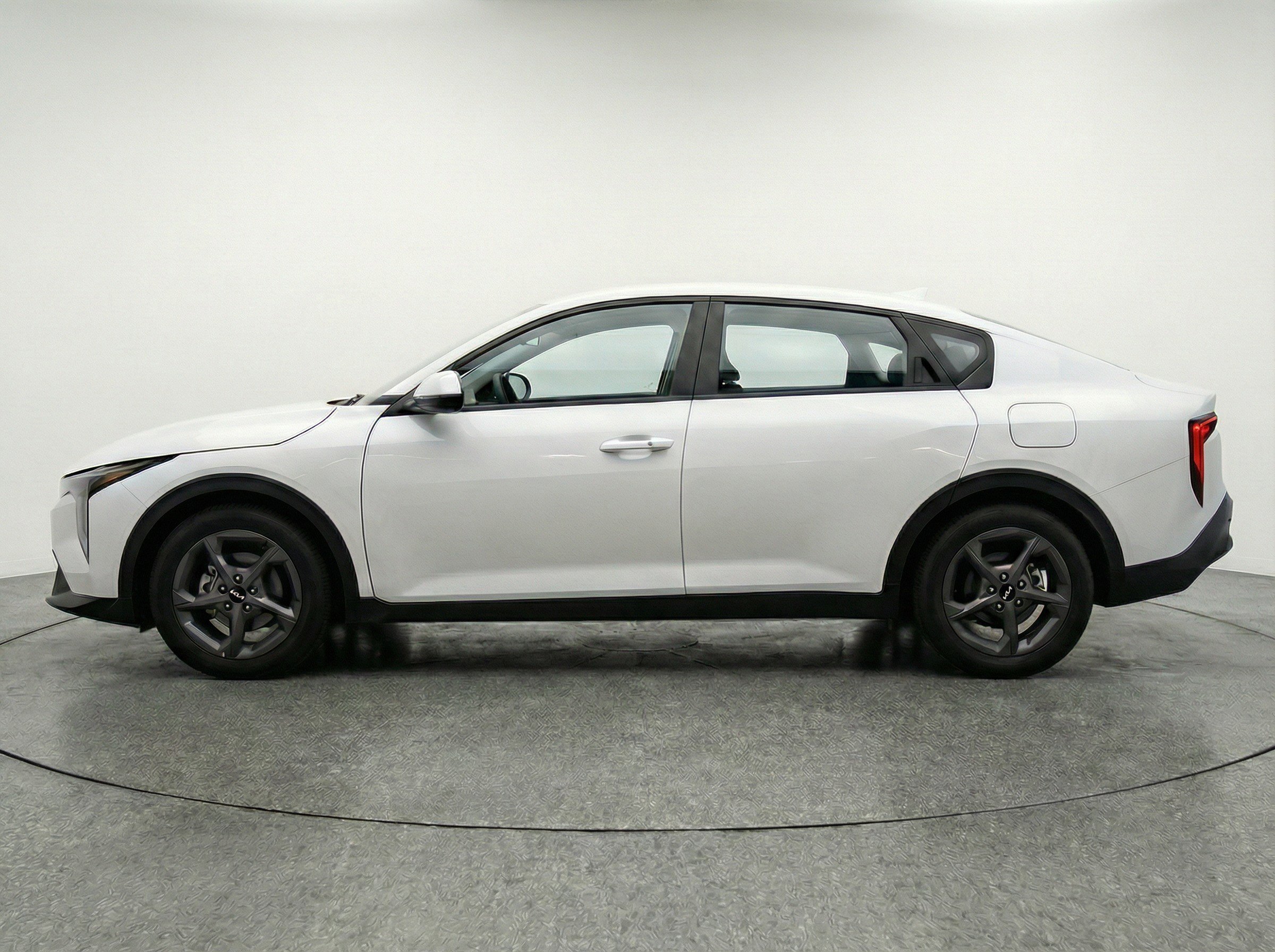 Used 2025 Kia K4 FWD image 5