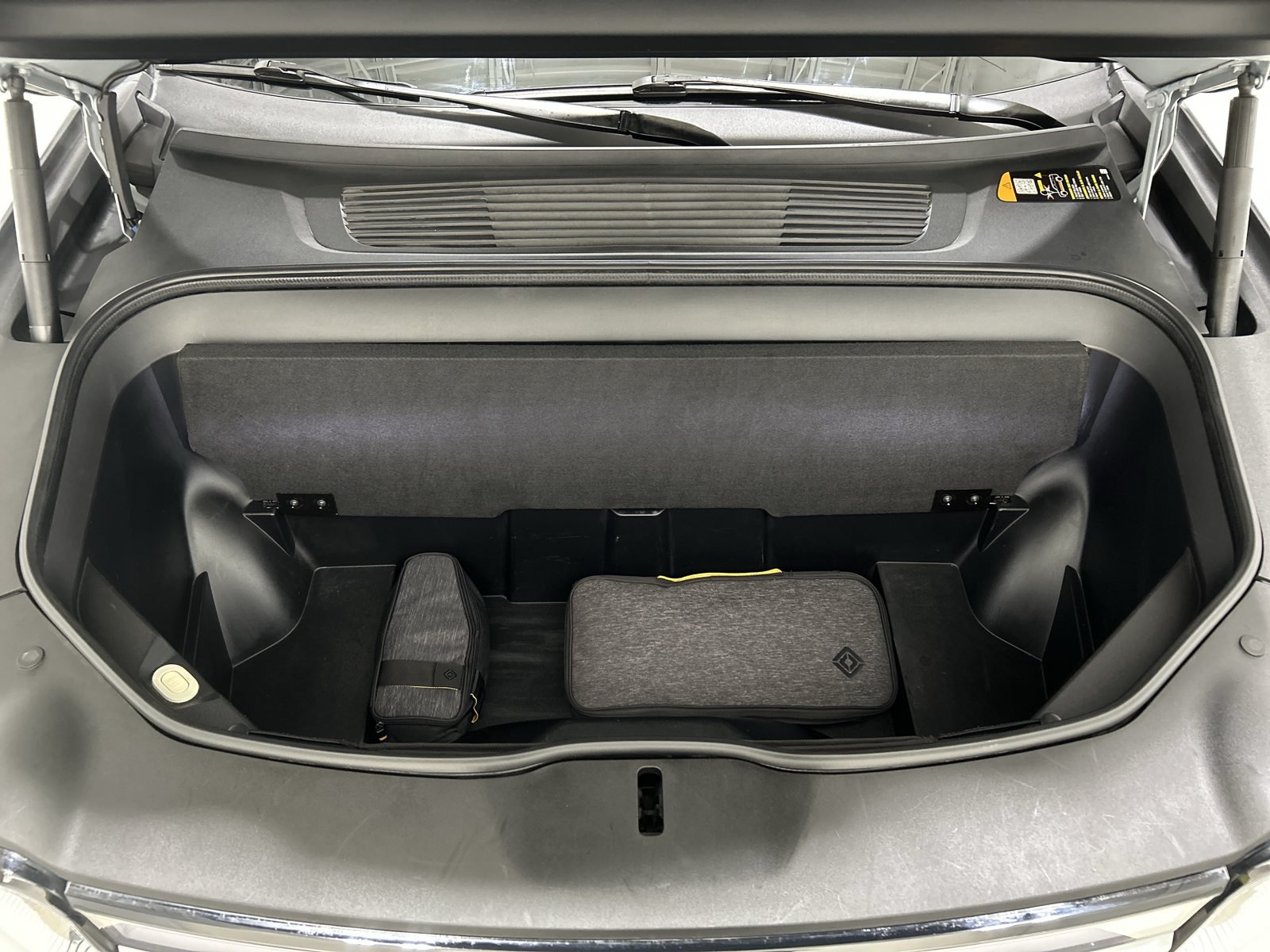 Used 2023 Rivian R1S Adventure Quad AWD/4WD image 14