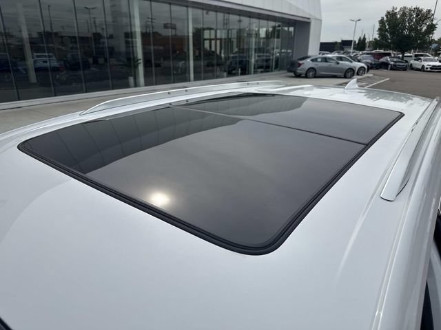 Certified 2024 Cadillac XT6 Luxury w/ LPO, Floor Liner Package AWD/4WD image 14