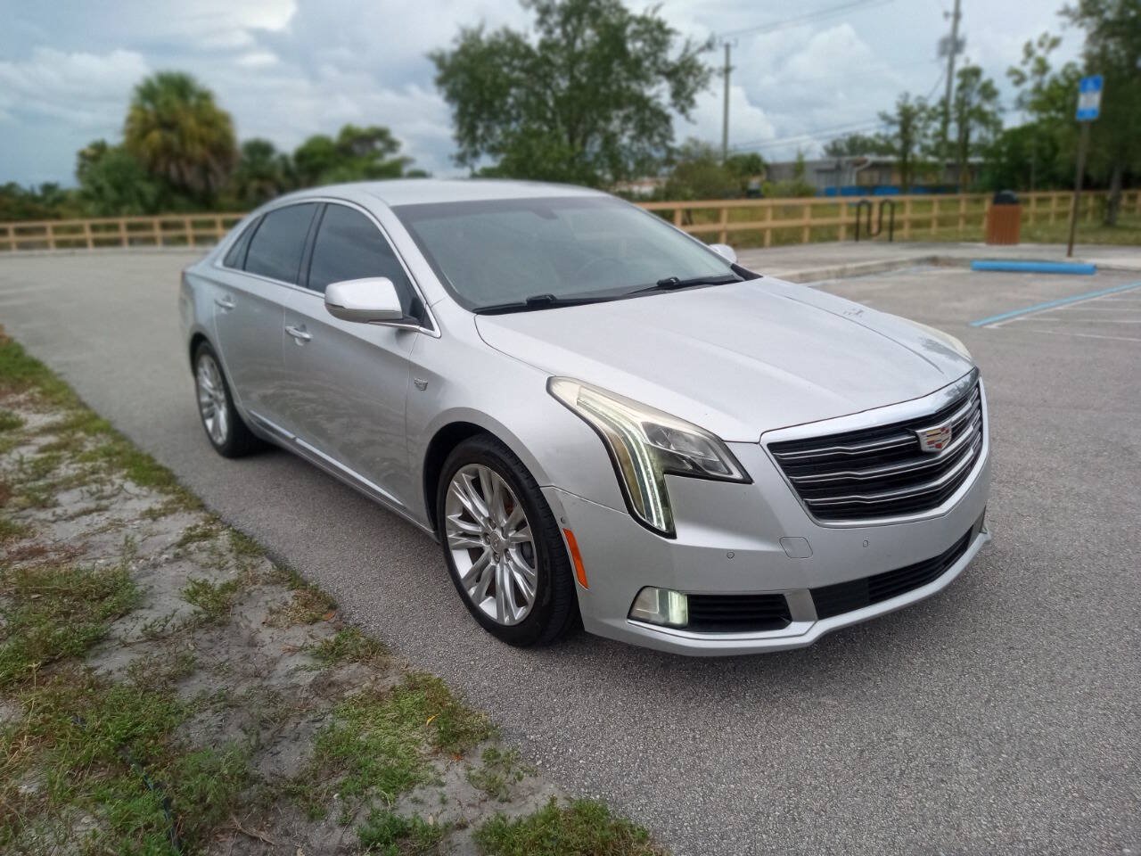 Used 2018 Cadillac XTS Luxury FWD image 4