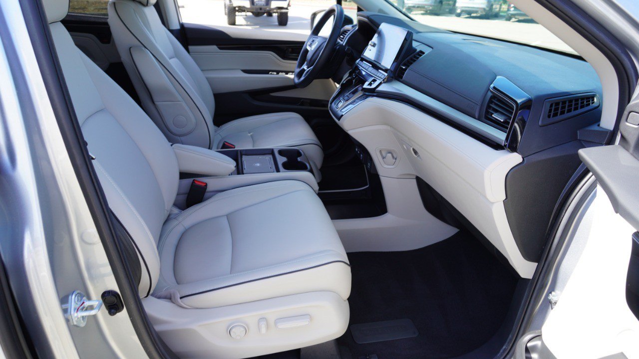 Used 2025 Honda Odyssey Touring image 14