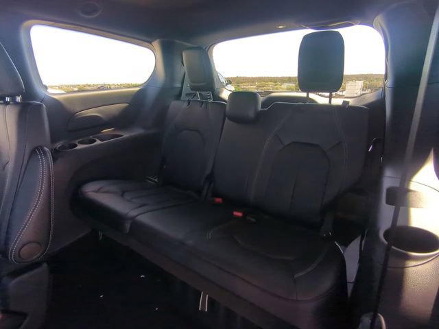 New 2026 Chrysler Pacifica Select FWD image 16