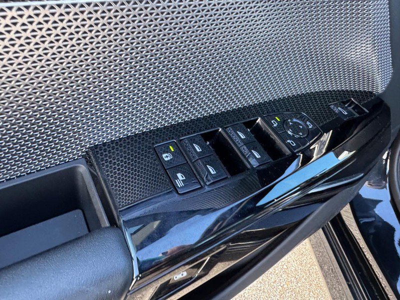 Used 2023 BMW 760i xDrive image 16