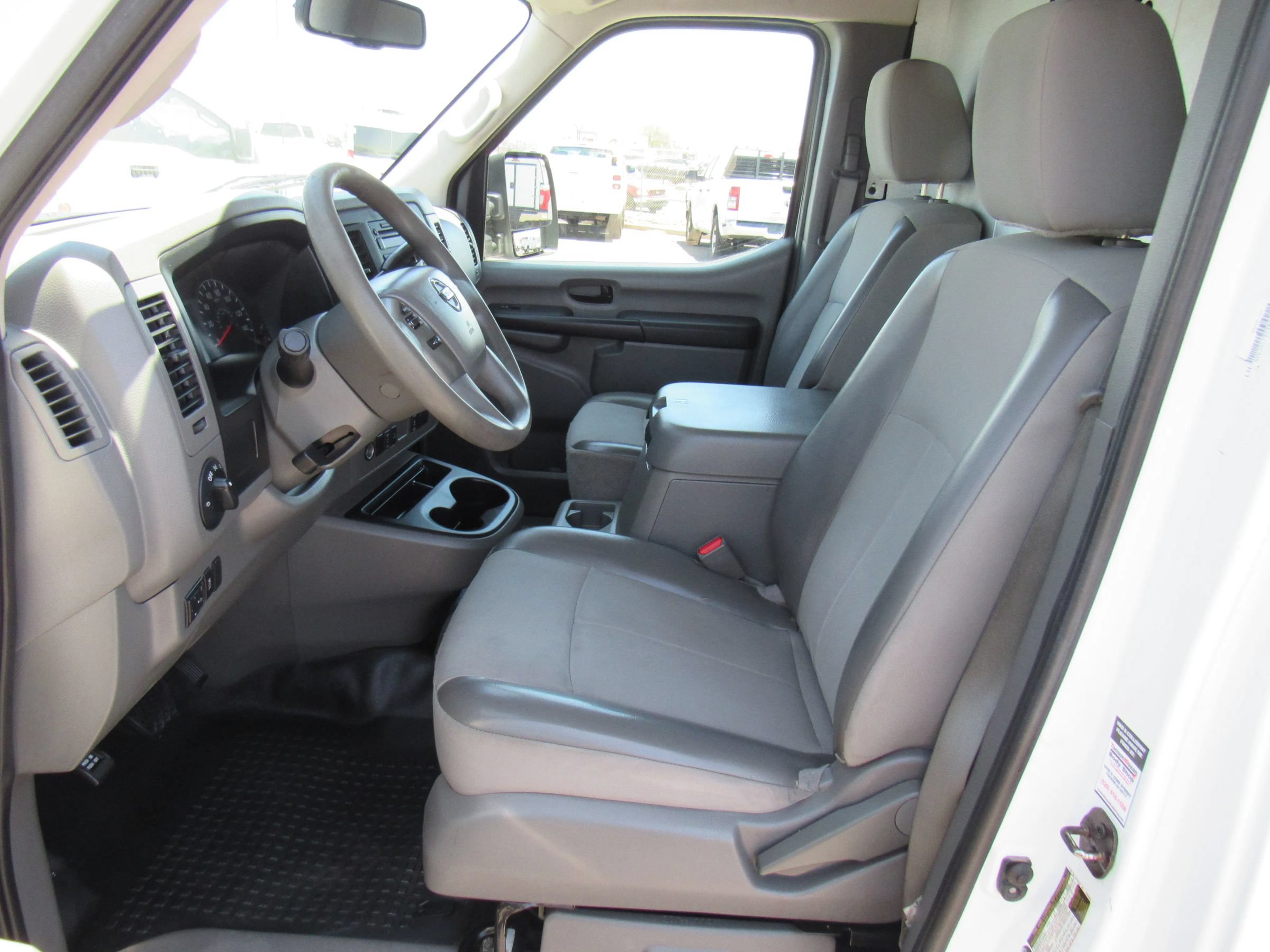 Used 2017 Nissan NV 3500 SV RWD image 9
