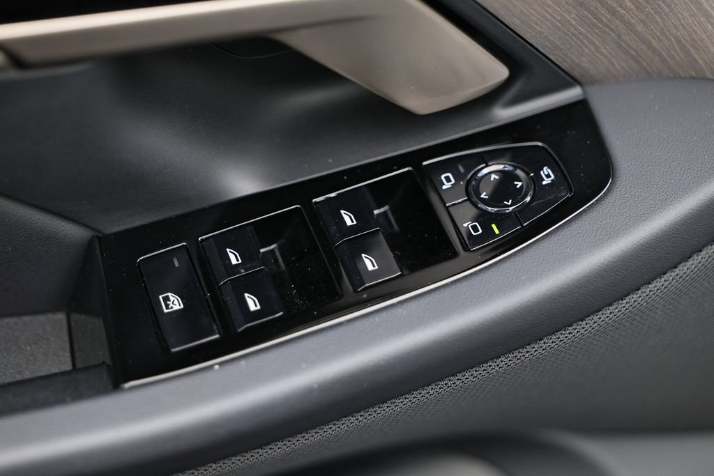 Used 2026 BMW 530i w/ Premium Package RWD image 18