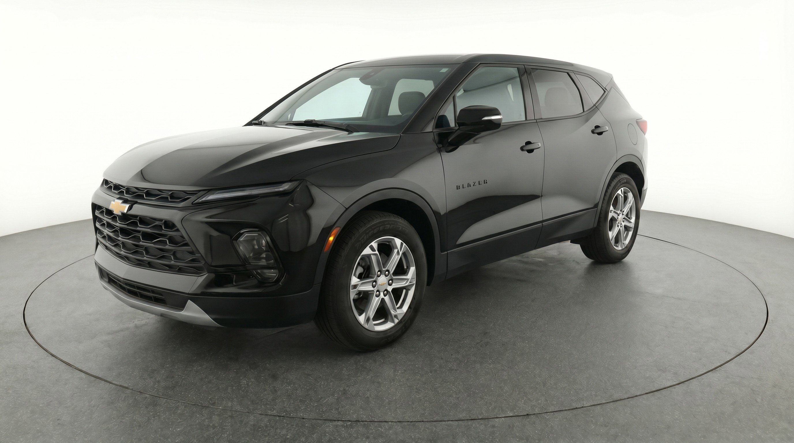 Used 2025 Chevrolet Blazer LT FWD image 3