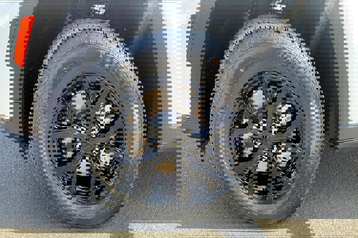 Used 2024 Jeep Grand Cherokee L Laredo image 8