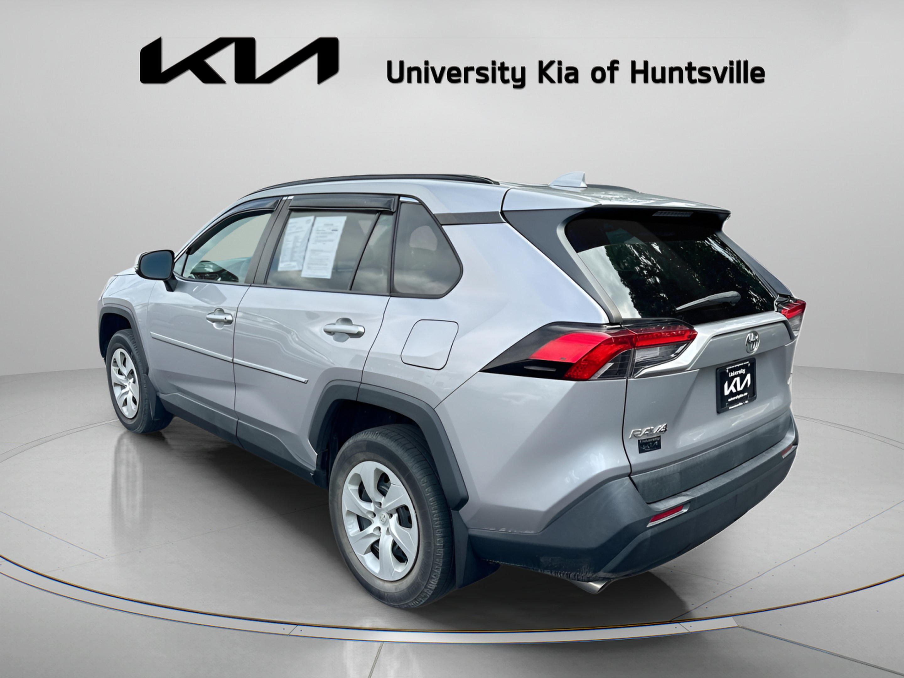 Used 2019 Toyota RAV4 LE FWD image 6