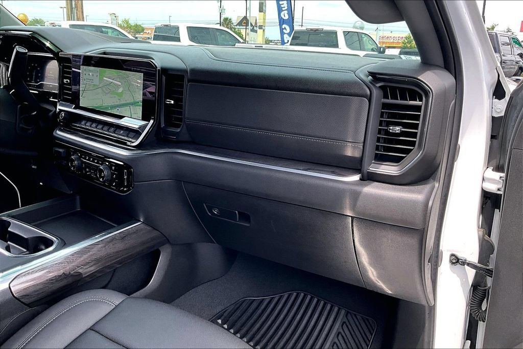 Used 2025 Chevrolet Silverado 2500 LTZ w/ LTZ Convenience Package AWD/4WD image 22