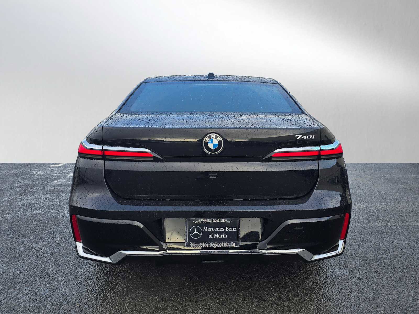 Used 2024 BMW 740i image 4