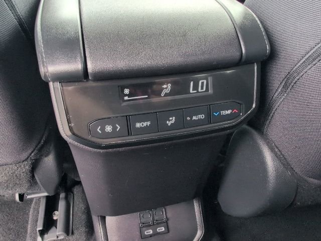 Used 2024 Toyota Highlander LE image 6