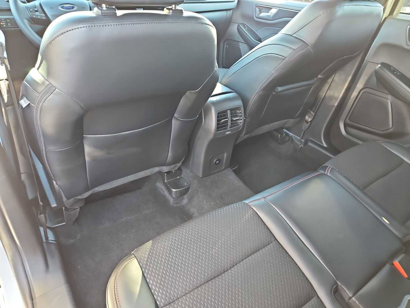 Used 2025 Ford Escape ST-Line image 18