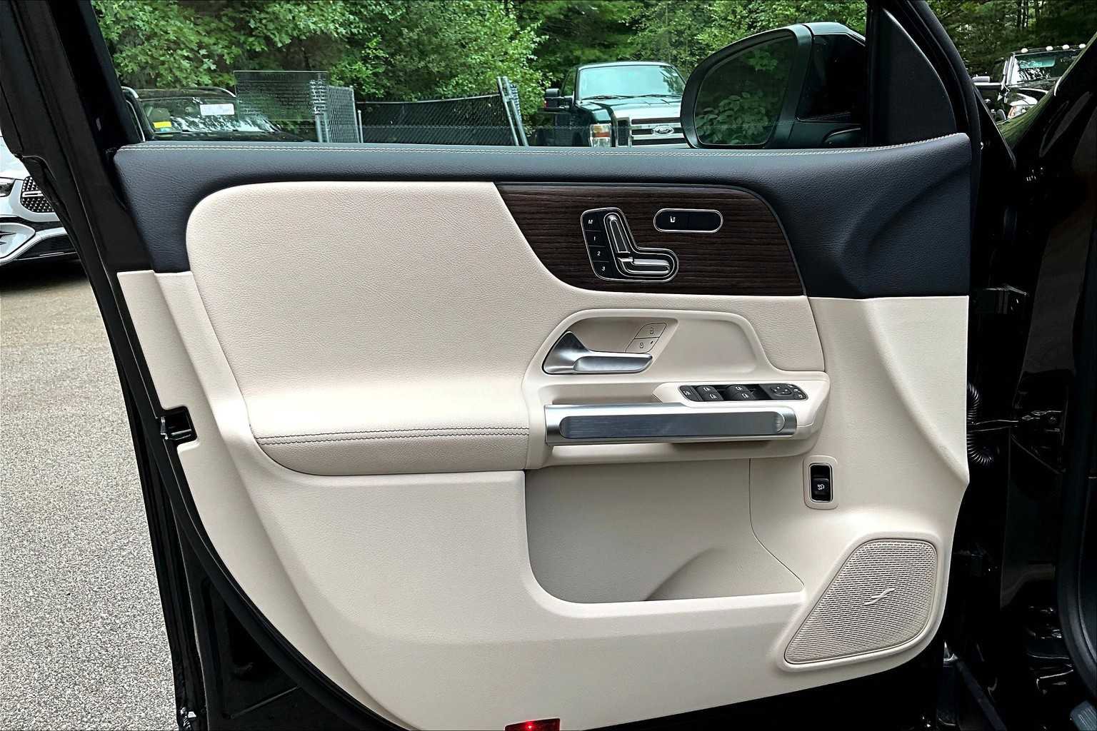 New 2026 Mercedes-Benz GLB 250 4MATIC image 12