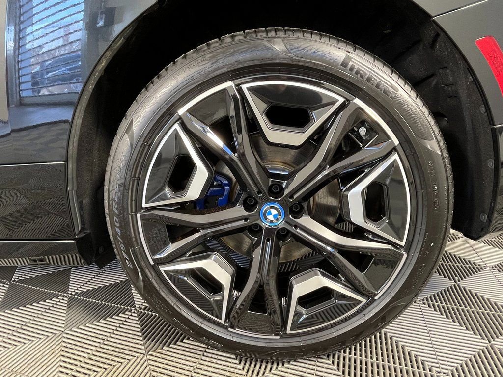 Used 2025 BMW iX xDrive50 w/ Sport Package image 15