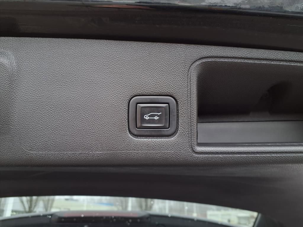 Certified 2022 GMC Terrain SLE w/ Driver Convenience Package image 29