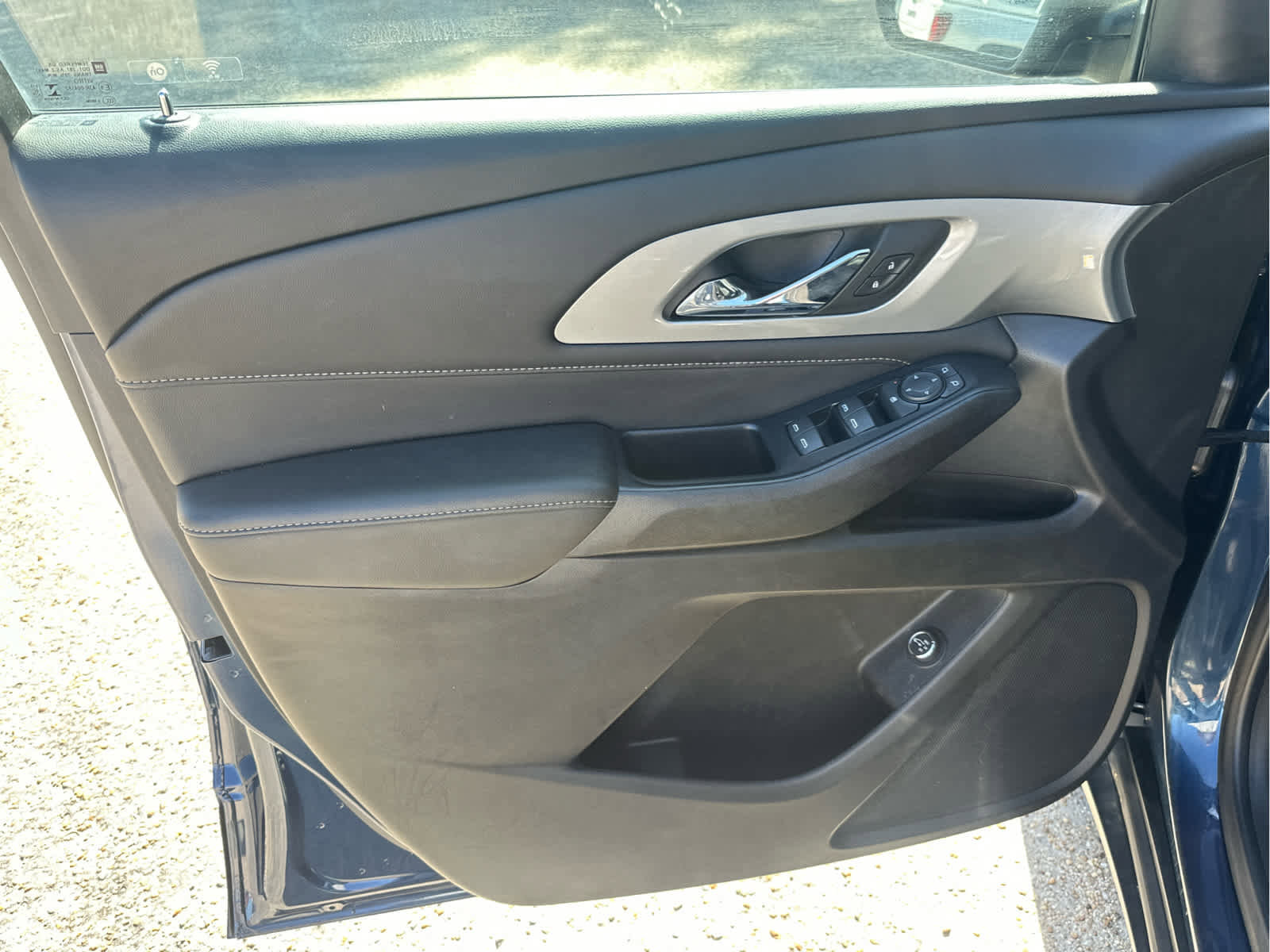 Used 2022 Chevrolet Traverse LT image 22