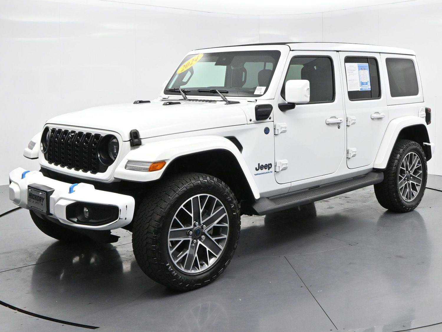 Used 2024 Jeep Wrangler High Altitude AWD/4WD image 3