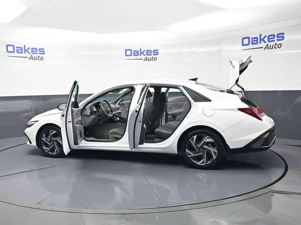 Used 2025 Hyundai Elantra Sport FWD image 50