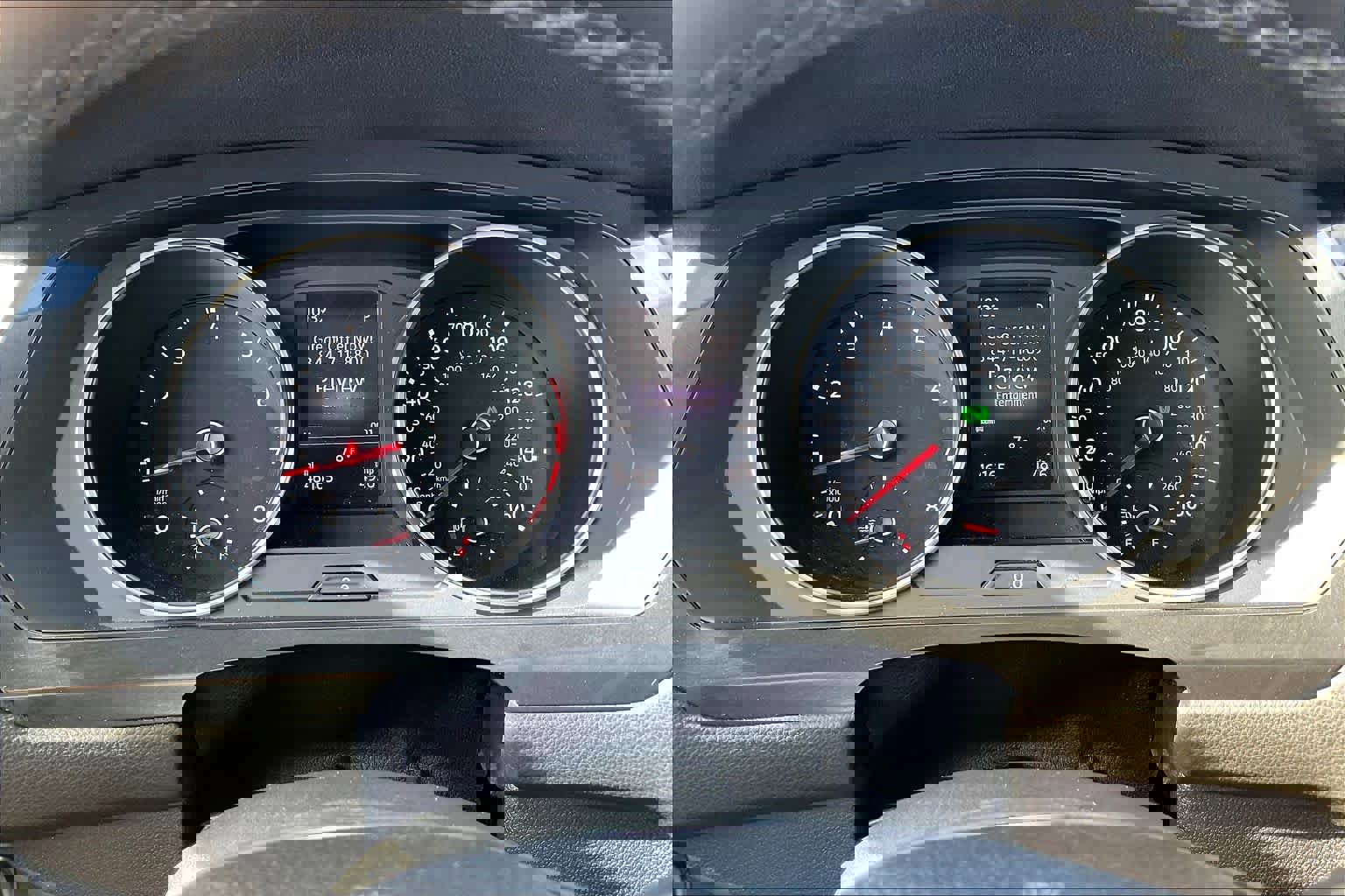 Used 2019 Volkswagen Tiguan SE w/ Panoramic Sunroof Package image 19