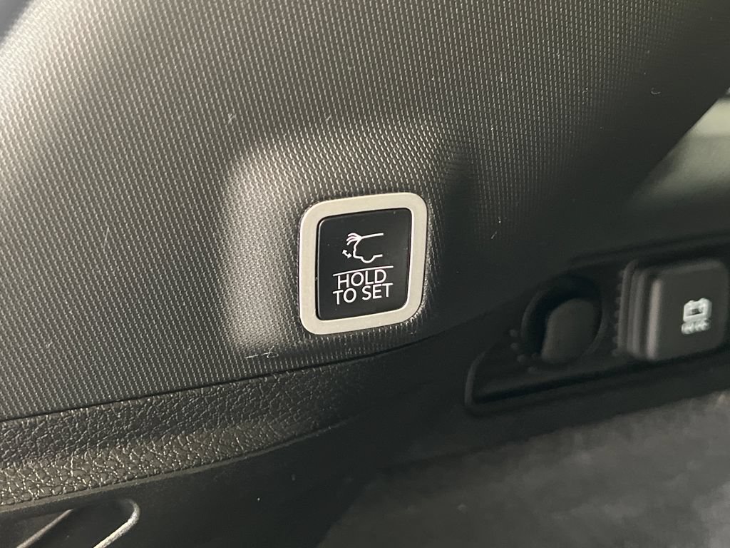 Used 2023 Jeep Grand Cherokee Overland AWD/4WD image 46